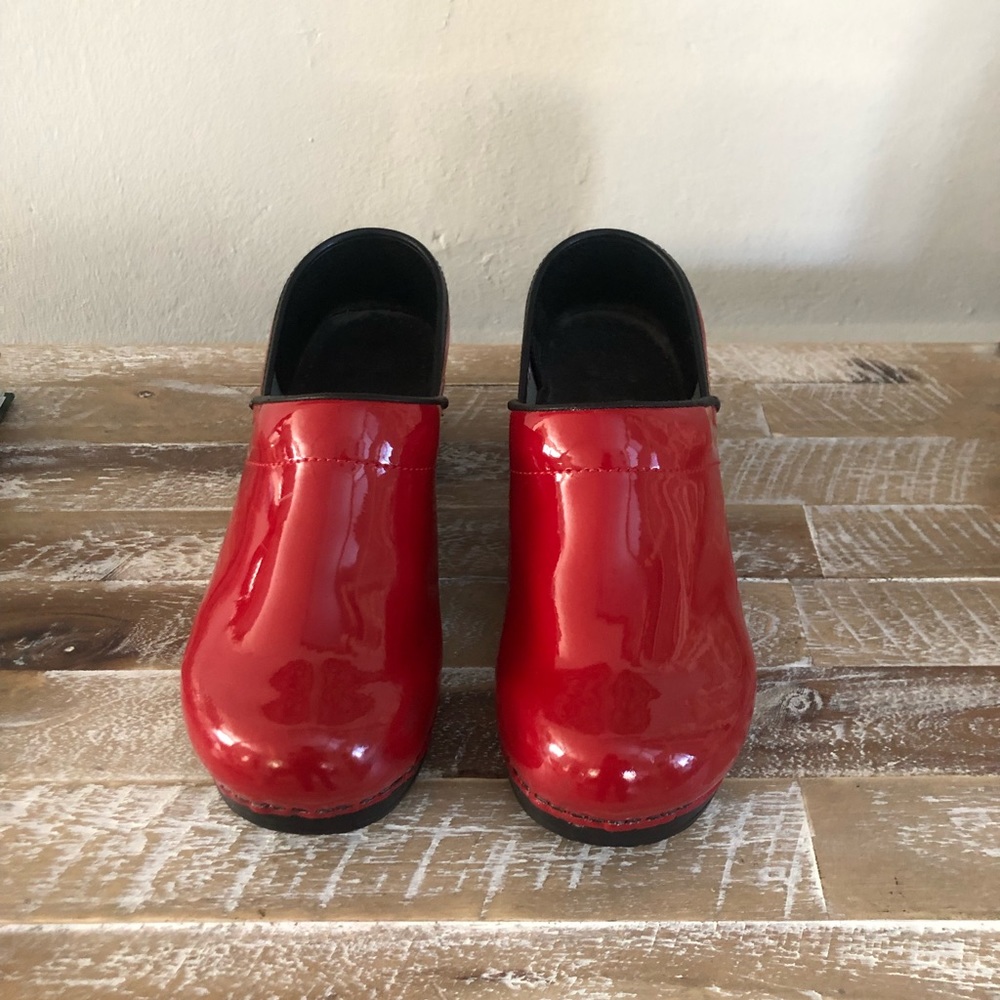 Red clogs